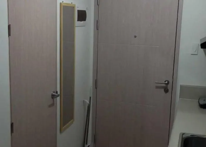 1 Bedroom Cozy Unit With Netflix & Free Wifi In Trees Residences Apartamento